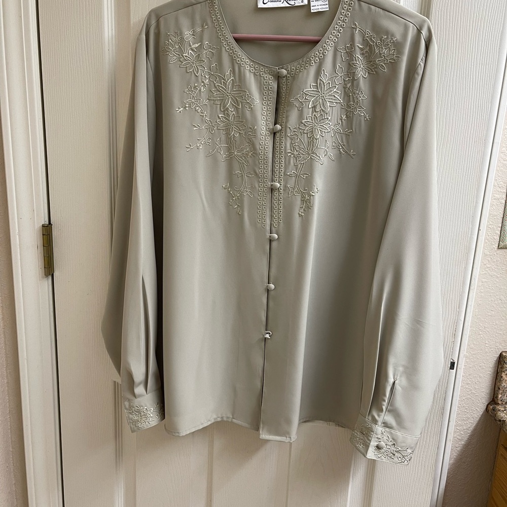 Claudia Richard Beige Embroidered Top size 18
